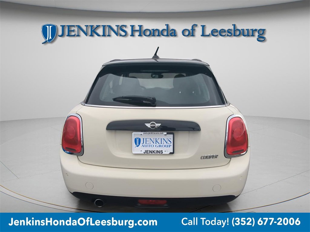 Used 2018 MINI Cooper 4-Door Hardtop image 4