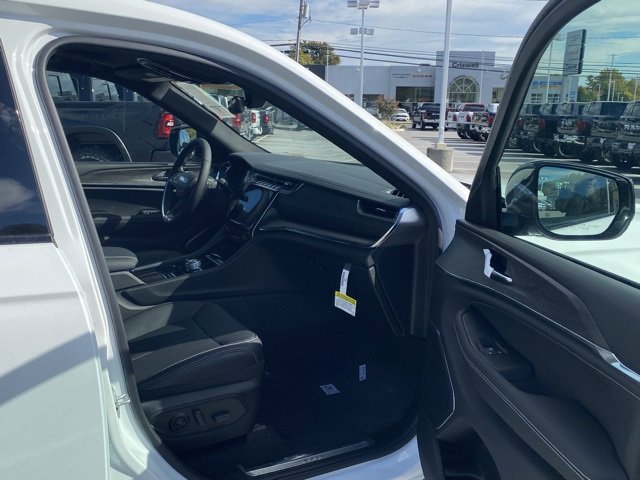 New 2025 Jeep Grand Cherokee L Overland w/ Trailer Tow Package image 48