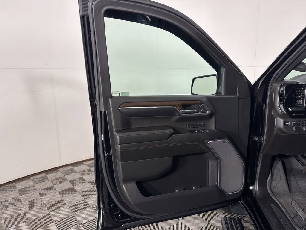 Used 2024 Chevrolet Silverado 1500 High Country w/ Midnight Edition image 14
