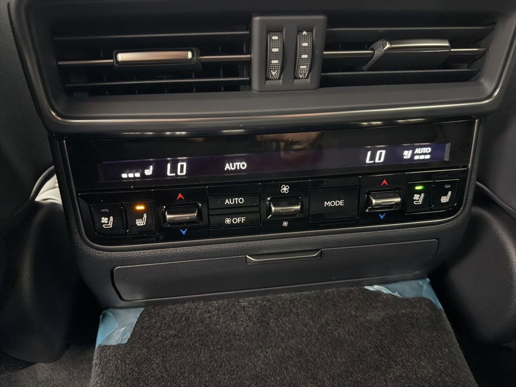 New 2026 Lexus LX 700h Luxury image 7