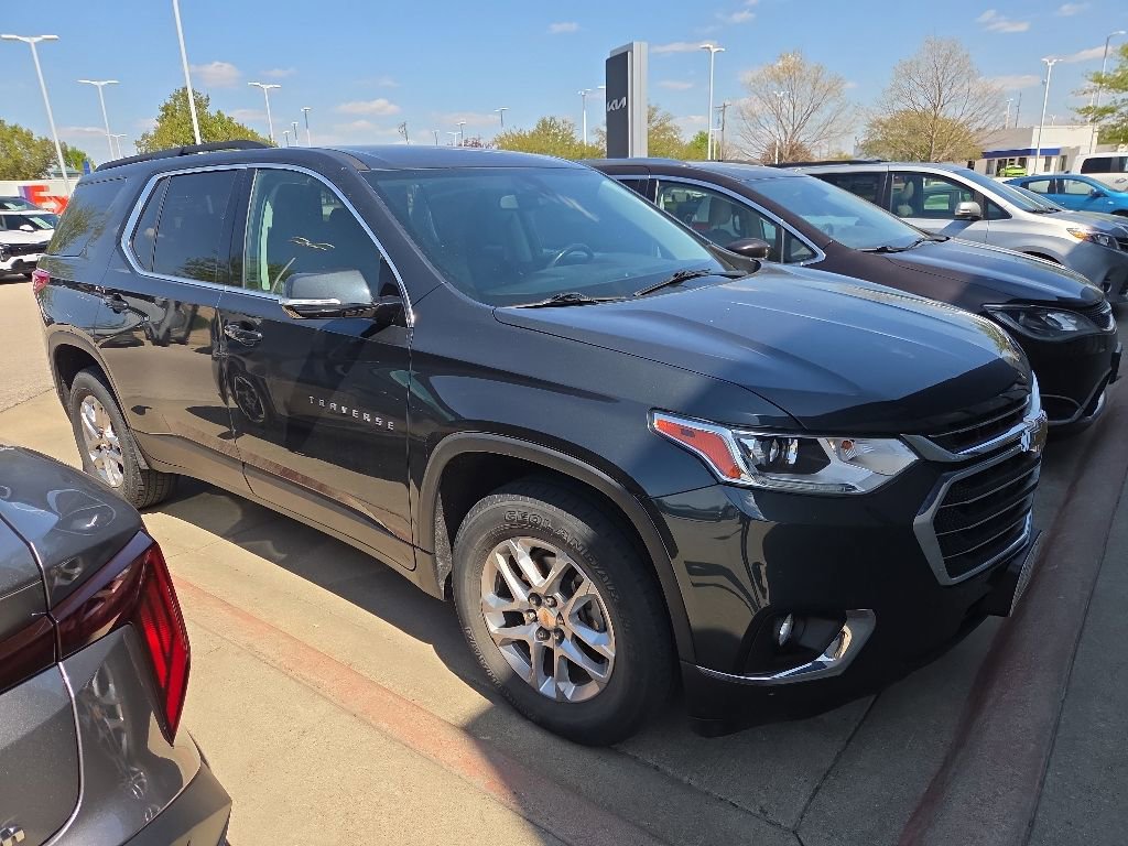 Used 2019 Chevrolet Traverse LT FWD image 2