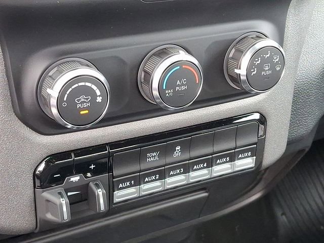 Used 2024 RAM 2500 Tradesman w/ Chrome Appearance Group AWD/4WD image 10