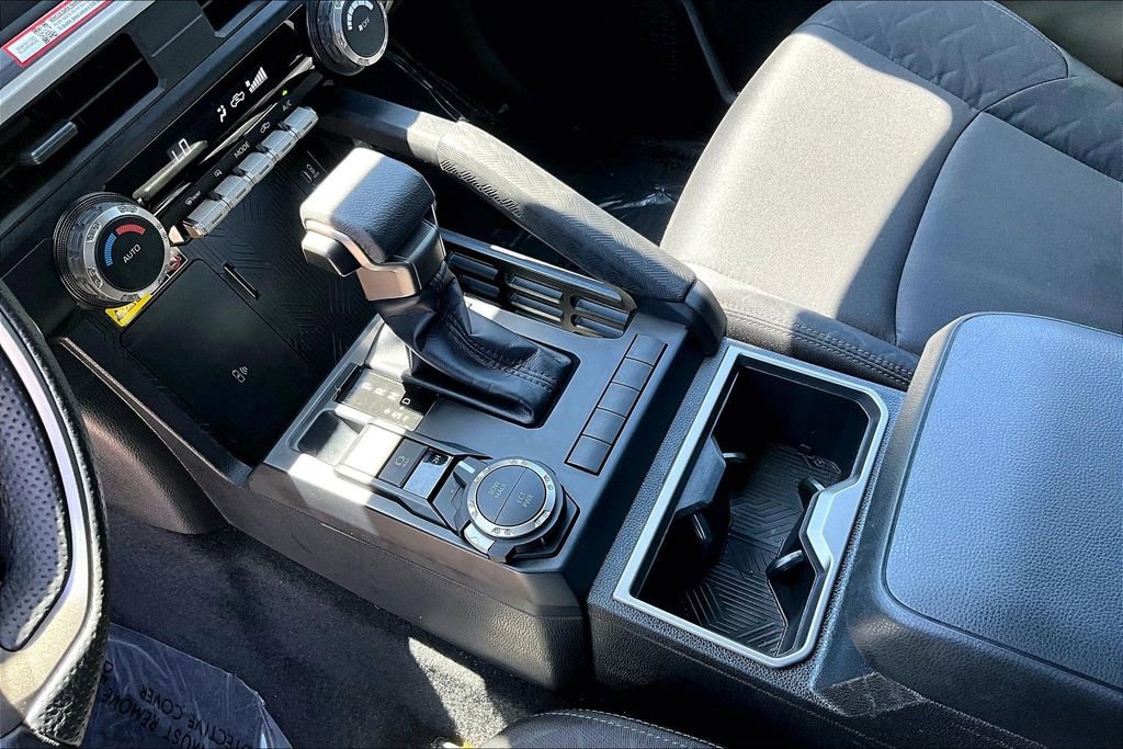 Certified 2025 Toyota Tacoma SR5 w/ SR5 Upgrade Package AWD/4WD image 19