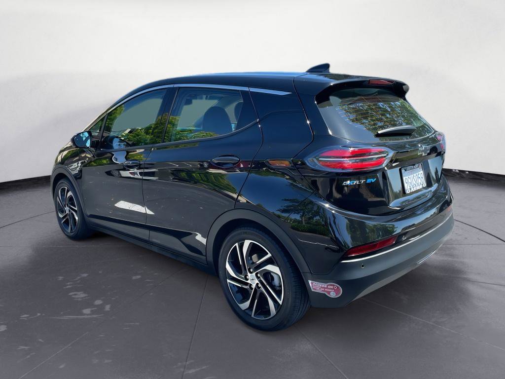Used 2023 Chevrolet Bolt LT w/ Infotainment Package FWD image 5