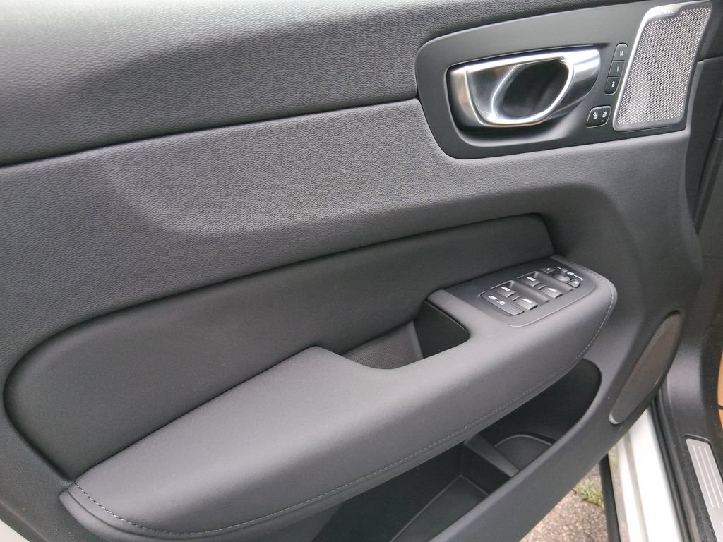 New 2026 Volvo XC60 T8 Ultra w/ Protection Package Premier AWD/4WD image 7