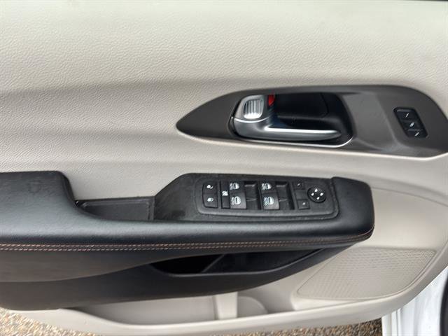 Used 2020 Chrysler Pacifica Touring-L Plus w/ Advanced Safetytec Group FWD image 14