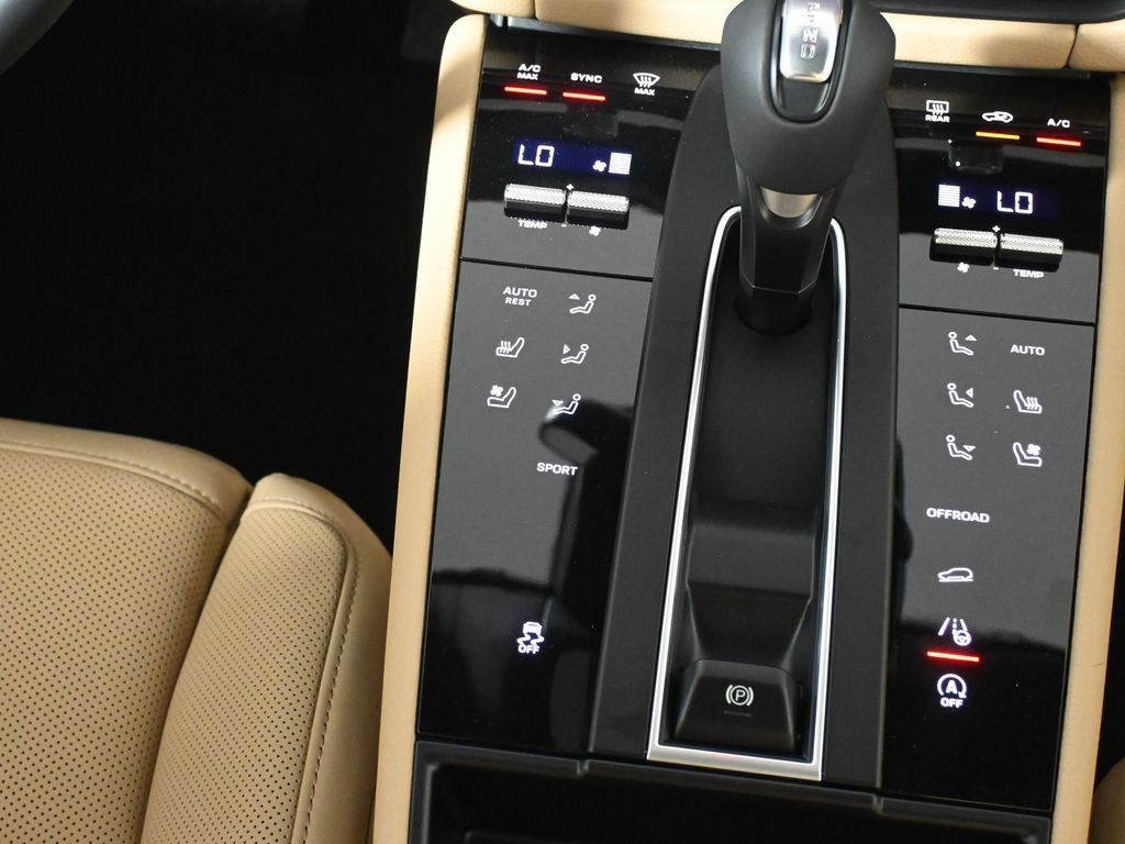 New 2026 Porsche Macan AWD/4WD image 25