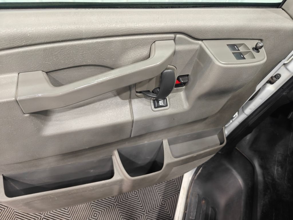 Used 2022 Chevrolet Express 2500 w/ Driver Convenience Package RWD image 33