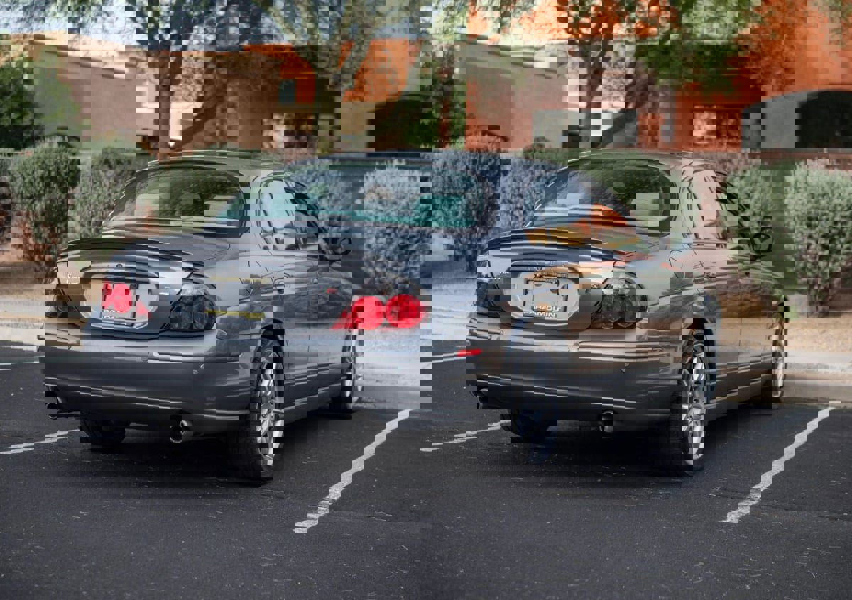 Used 2003 Jaguar S-TYPE R image 6