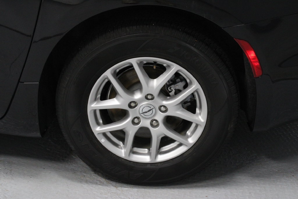 Used 2024 Chrysler Pacifica Touring-L FWD image 15