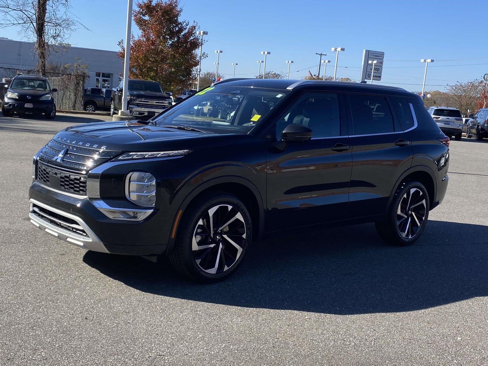 Used 2022 Mitsubishi Outlander SEL image 3