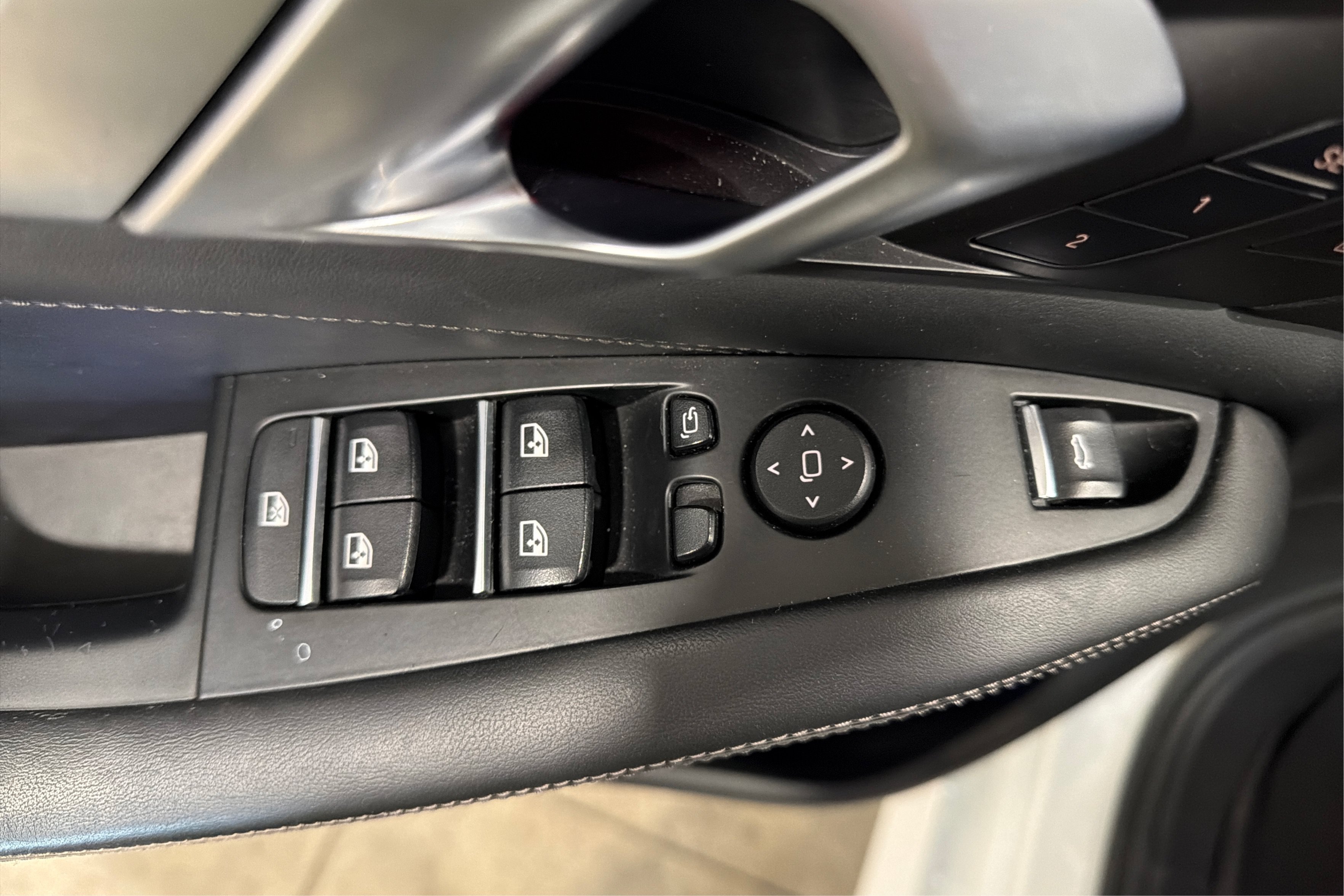 Used 2022 BMW X5 M50i w/ Executive Package AWD/4WD image 16