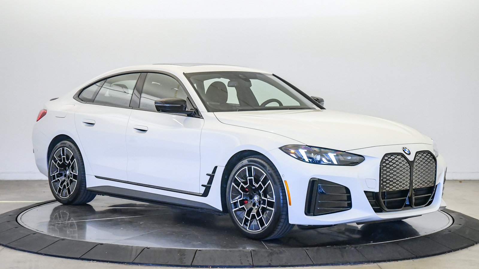 Used 2026 BMW i4 eDrive40 w/ M Sport Package RWD image 6