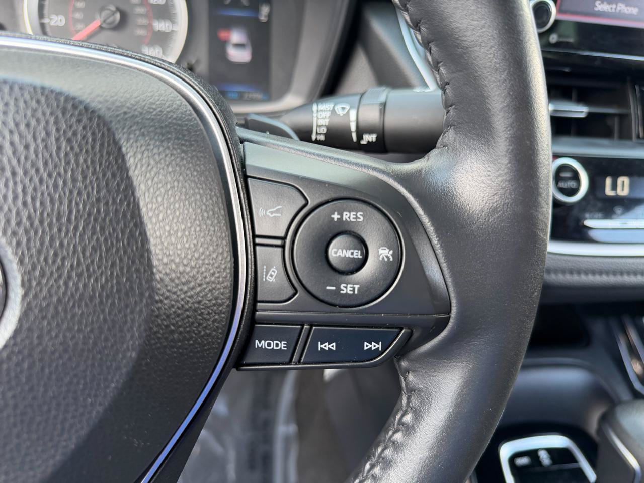 Used 2022 Toyota Corolla SE FWD image 32