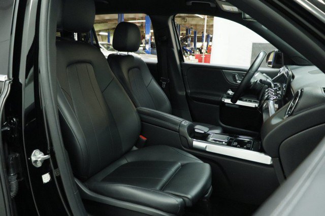 Used 2022 Mercedes-Benz GLB 250 w/ Premium Package image 23