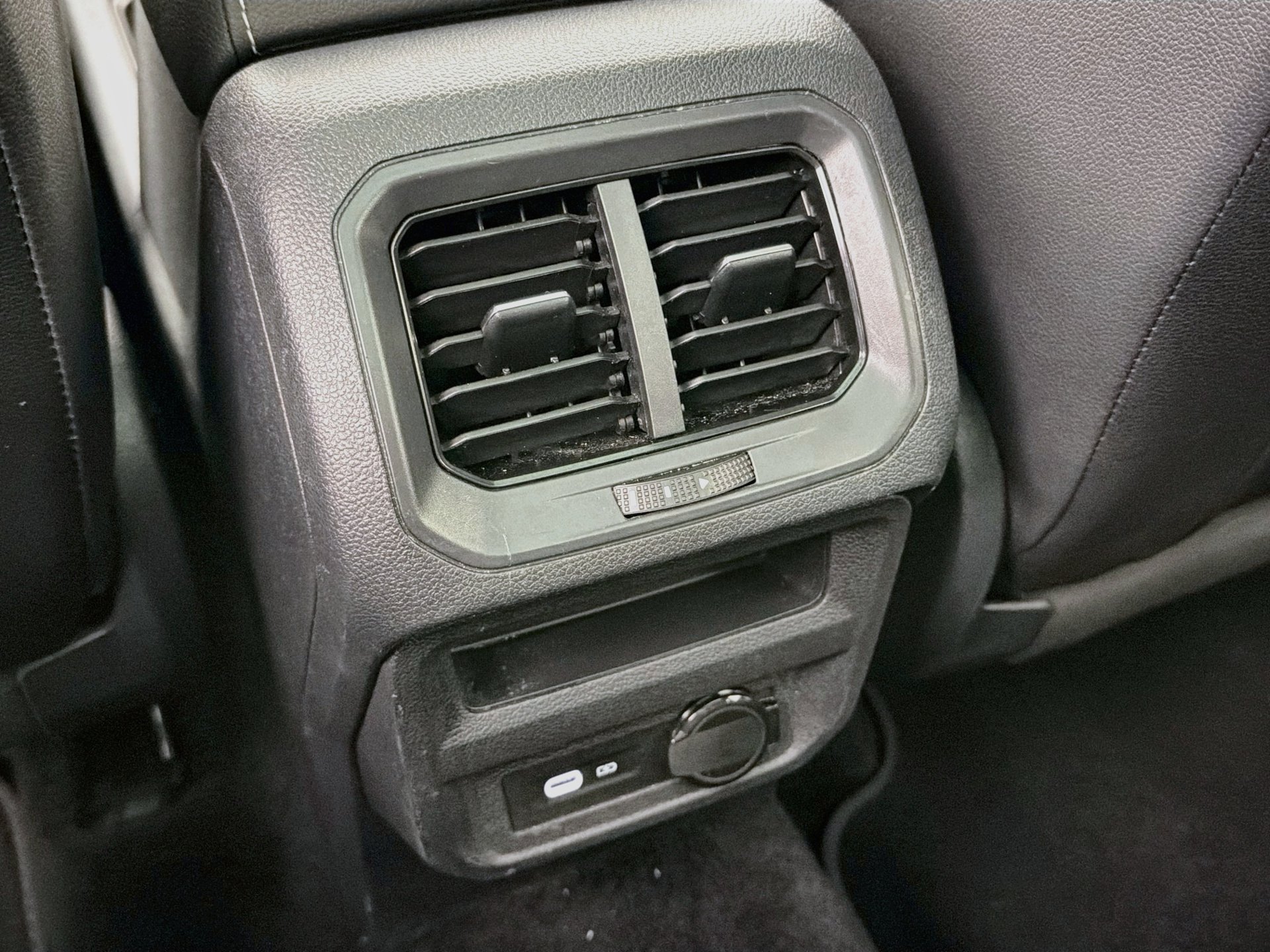 Certified 2023 Volkswagen Tiguan SE R-Line FWD image 23