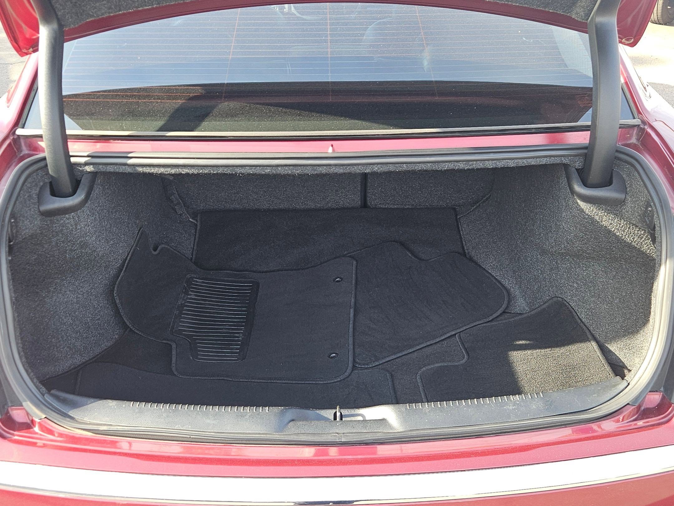 Used 2019 Chrysler 300 Limited image 6