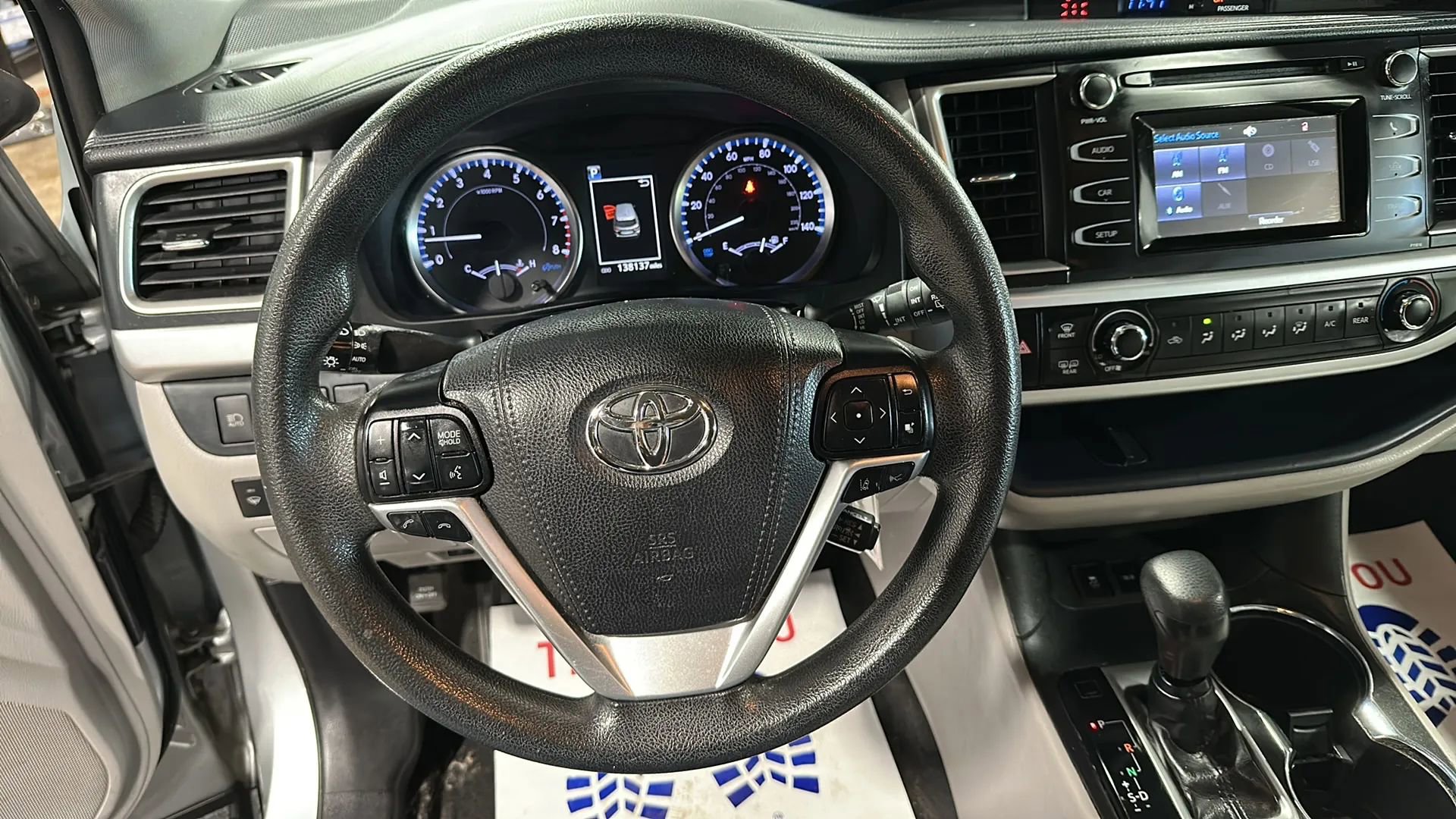 Used 2019 Toyota Highlander LE AWD/4WD image 23