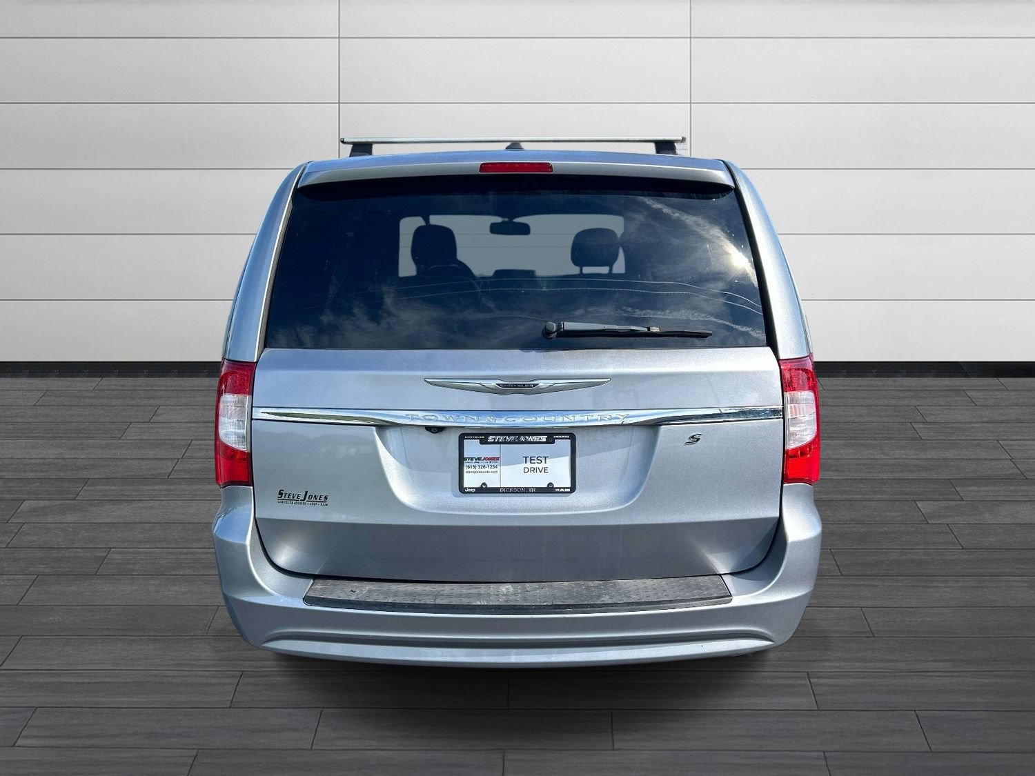 Used 2016 Chrysler Town & Country S w/ Driver Convenience Group FWD image 4