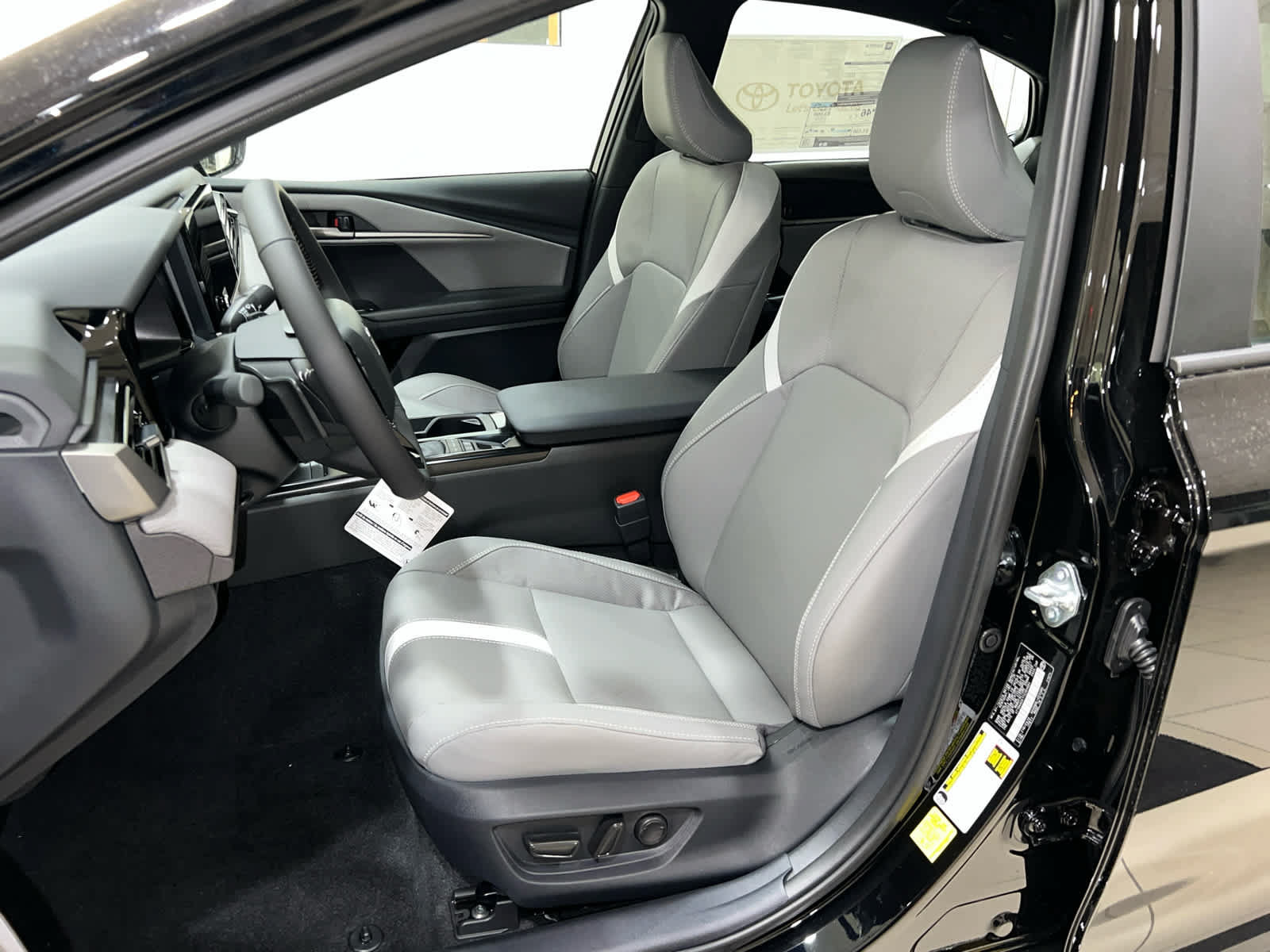 New 2026 Toyota Camry SE w/ Convenience Package FWD image 12