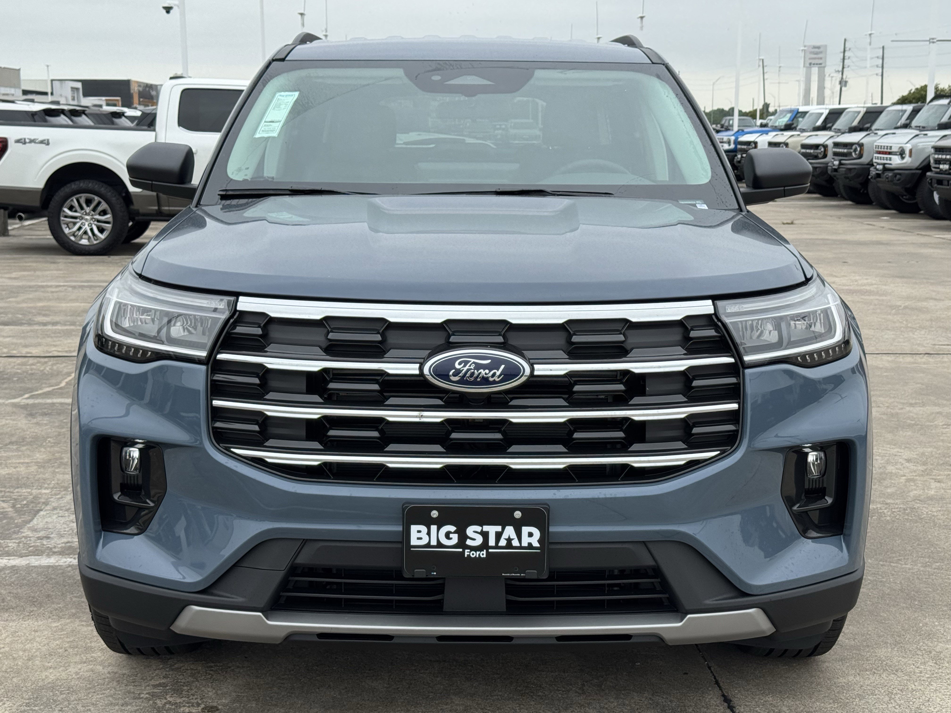 New 2026 Ford Explorer Active RWD image 3