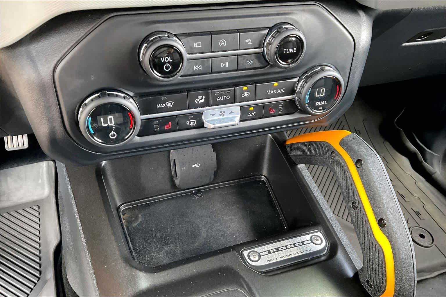 Used 2023 Ford Bronco Badlands w/ Sasquatch Package AWD/4WD image 32