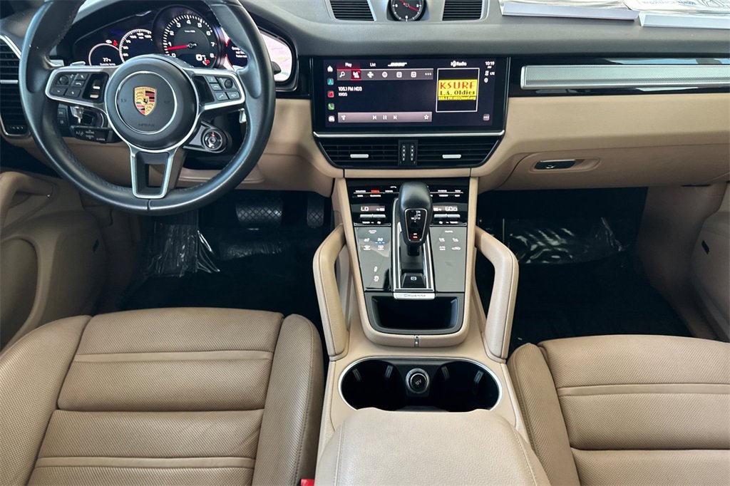 Used 2023 Porsche Cayenne Platinum Edition image 4
