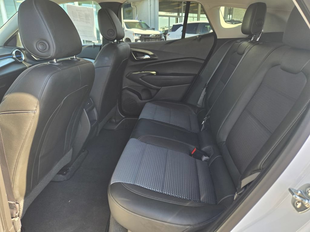 Used 2025 Chevrolet Trax LT w/ LT Convenience Package FWD image 10