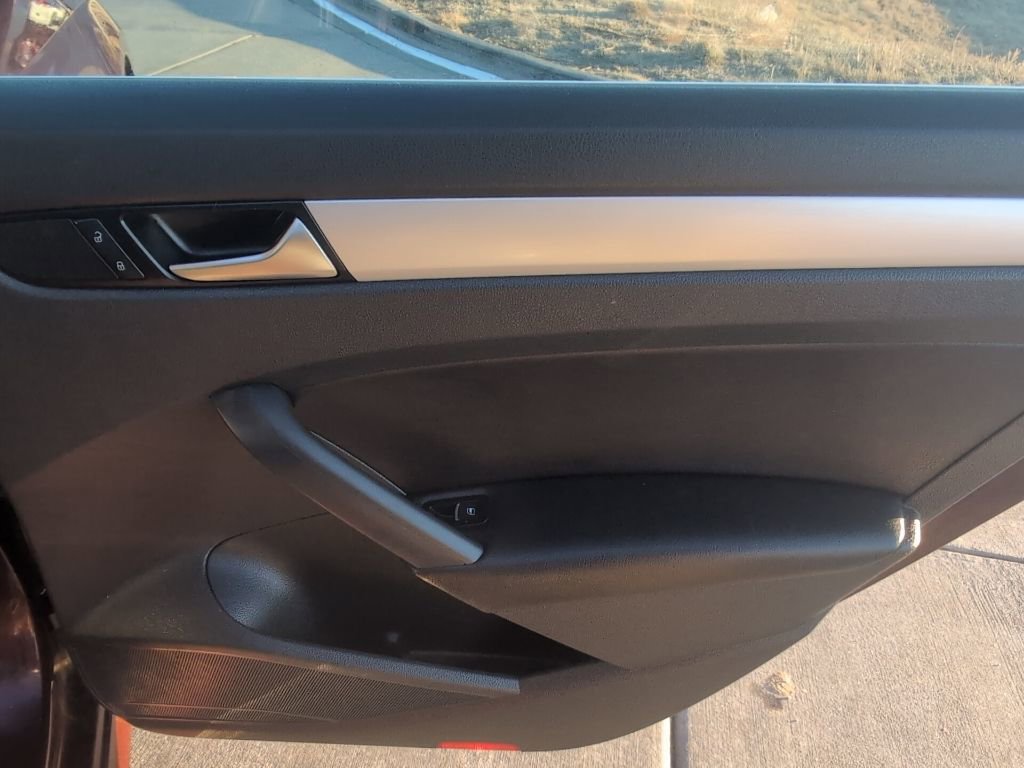 Used 2012 Volkswagen Passat 2.5 SE image 28