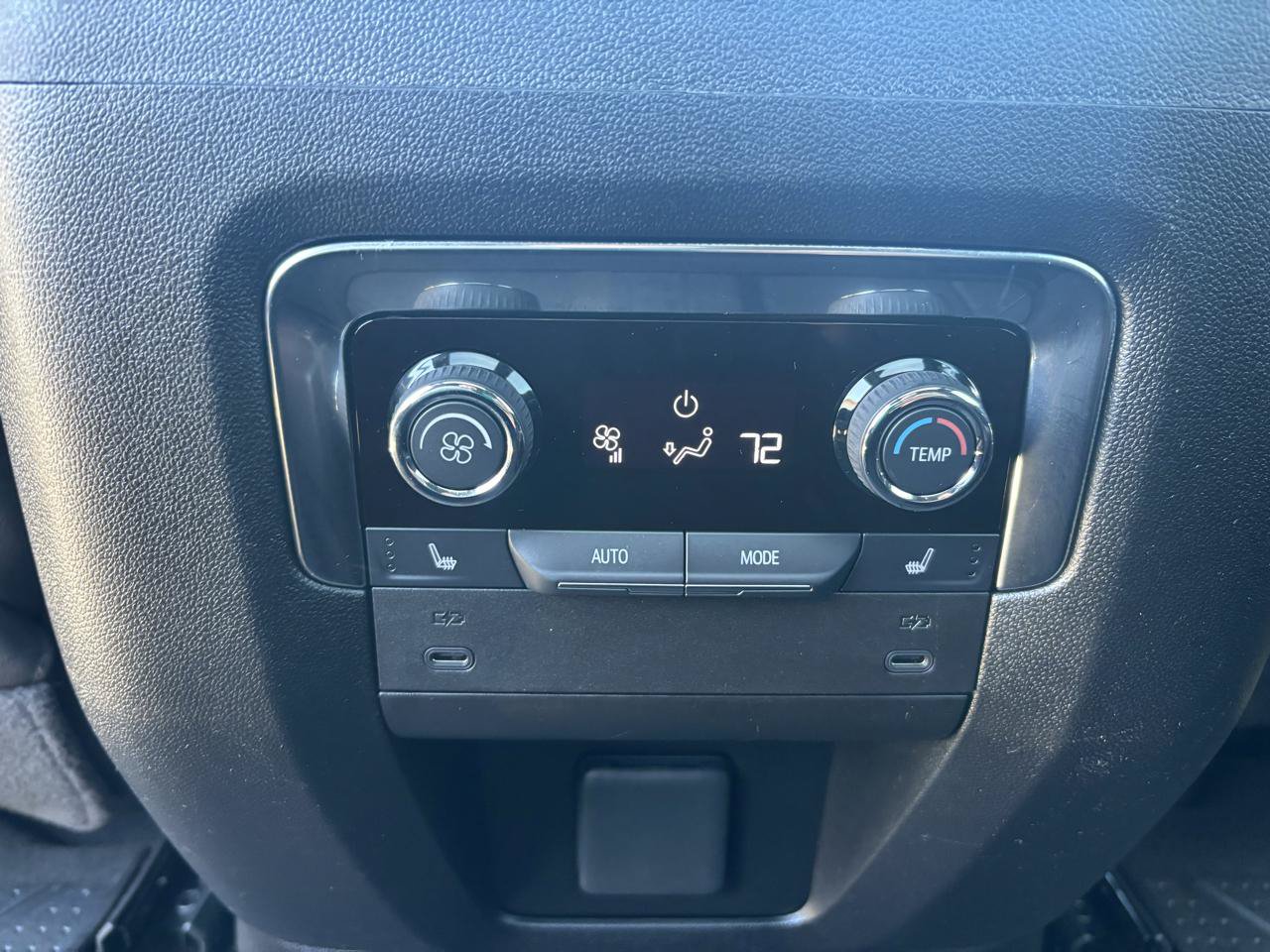 Used 2025 Chevrolet Suburban High Country AWD/4WD image 34