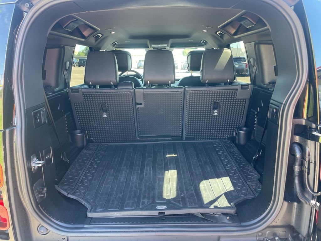 Used 2023 Land Rover Defender 110 S image 14