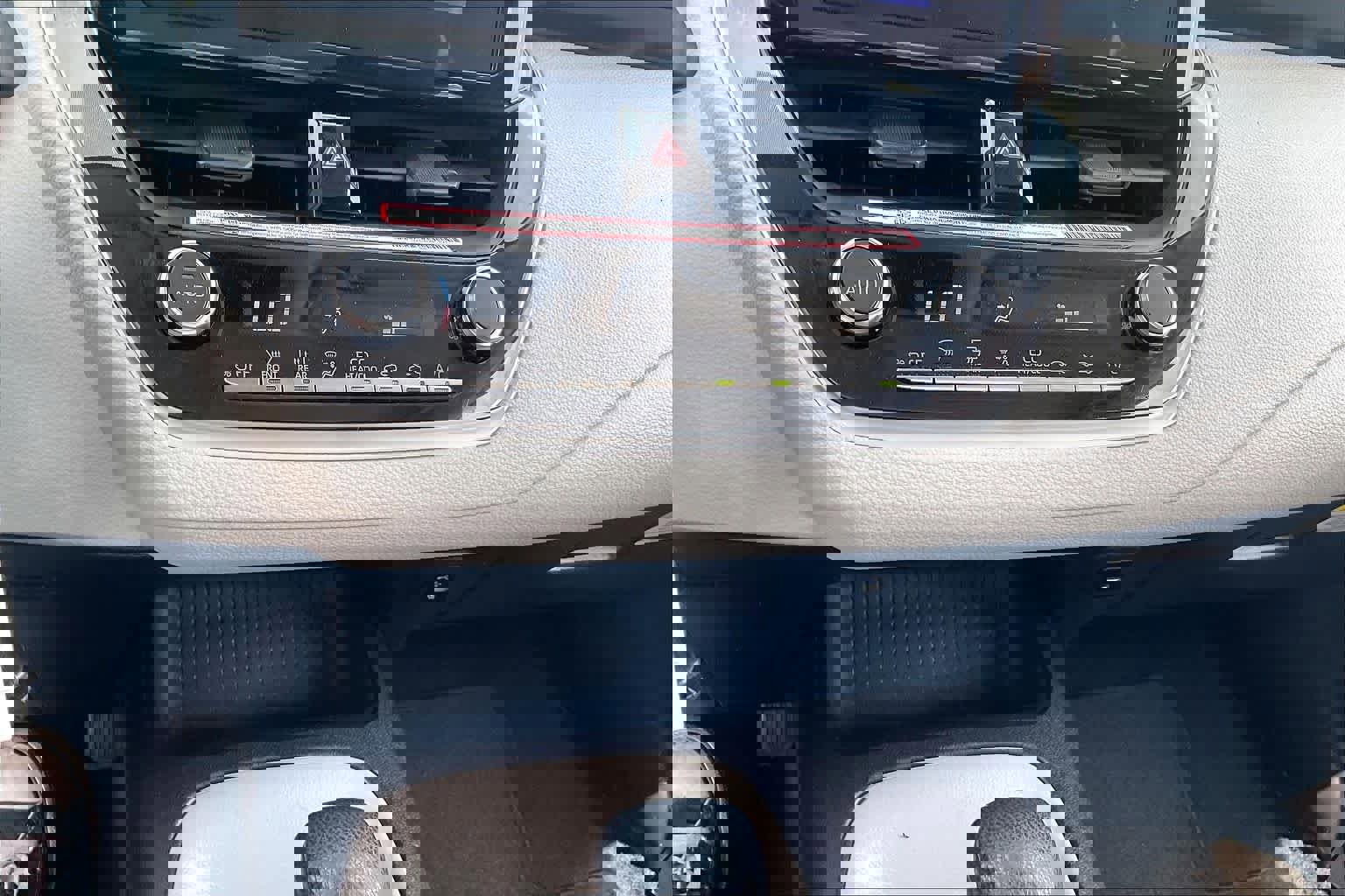 Used 2025 Toyota Corolla LE FWD image 33