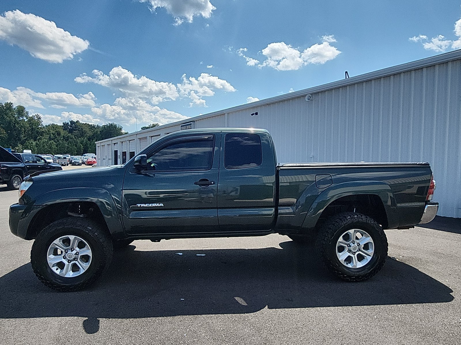 Used 2011 Toyota Tacoma 4x4 Access Cab V6 w/ SR5 Pkg #2 image 2