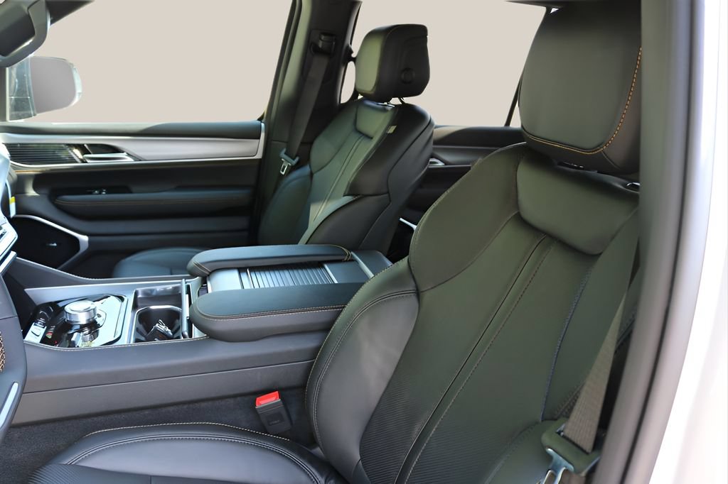 New 2026 Jeep Grand Wagoneer 4WD image 12