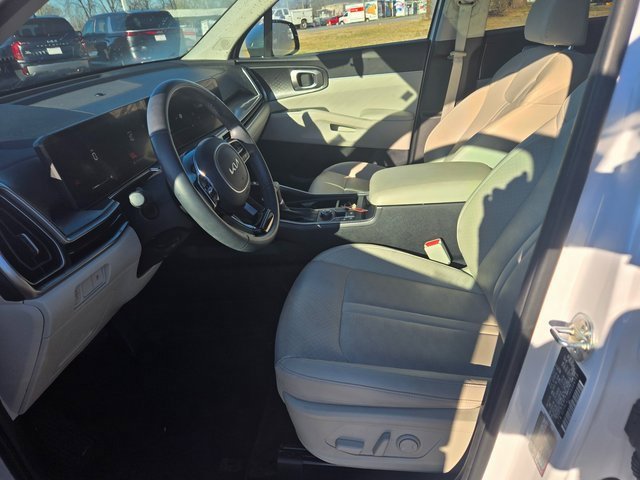 Used 2024 Kia Sorento S w/ Panoramic Sunroof Package image 6