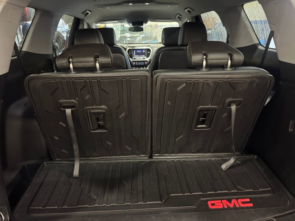 Used 2023 GMC Acadia SLT w/ Preferred Package image 18