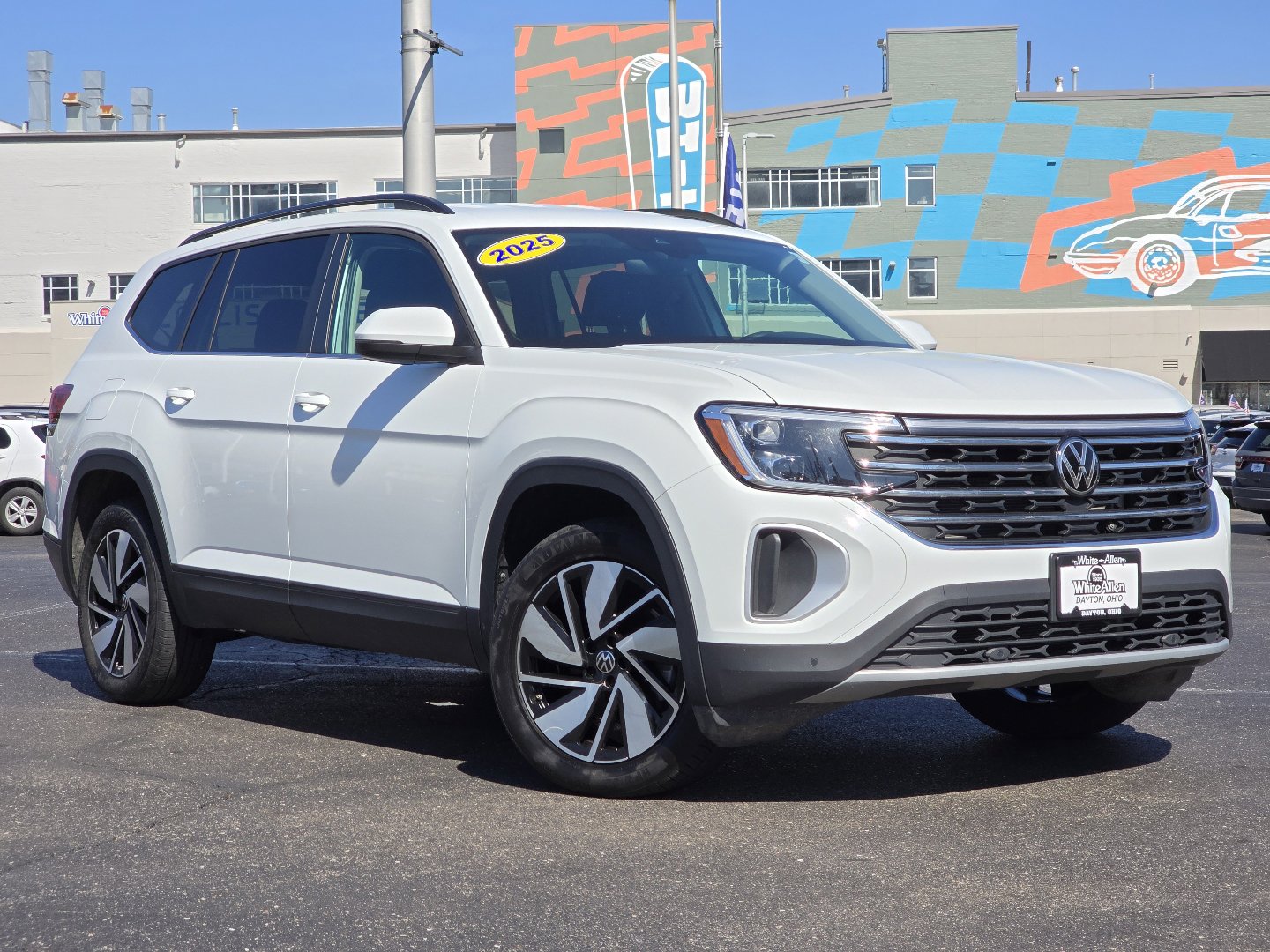 Used 2025 Volkswagen Atlas SE AWD/4WD image 2