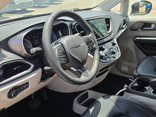 Used 2023 Chrysler Pacifica Touring-L FWD image 14