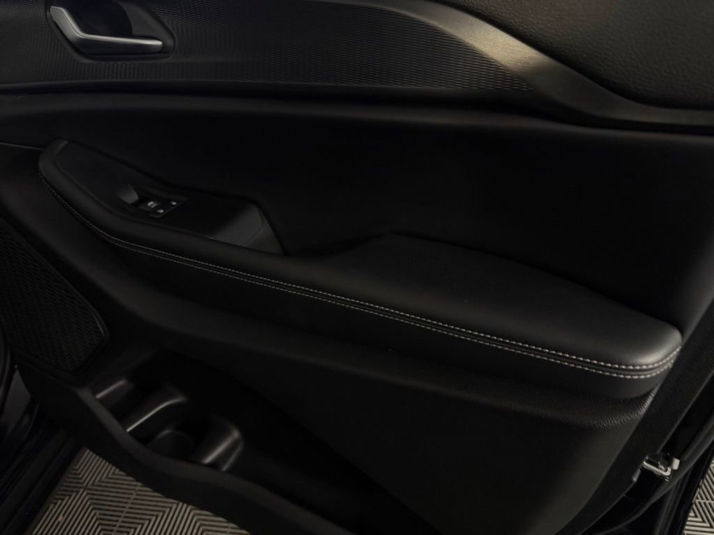 Used 2025 Jeep Grand Cherokee Laredo w/ Luxury Tech Group I image 34