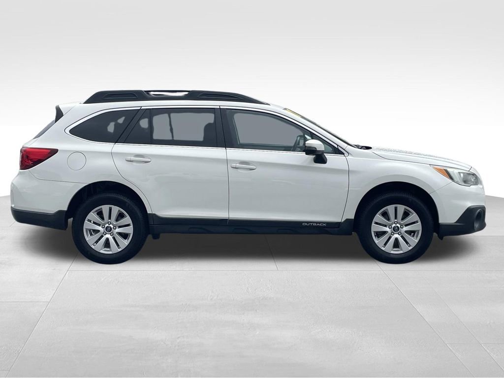 Used 2017 Subaru Outback 2.5i Premium AWD/4WD image 2