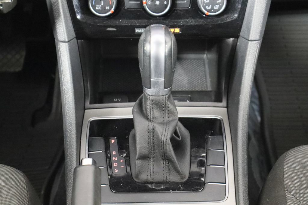 Used 2021 Volkswagen Passat 2.0T S image 13