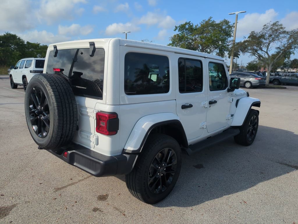 Used 2025 Jeep Wrangler Sahara 4xe image 7