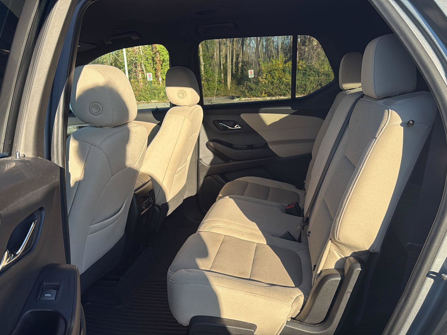 Used 2023 Chevrolet Traverse LS w/ Safety Package FWD image 12