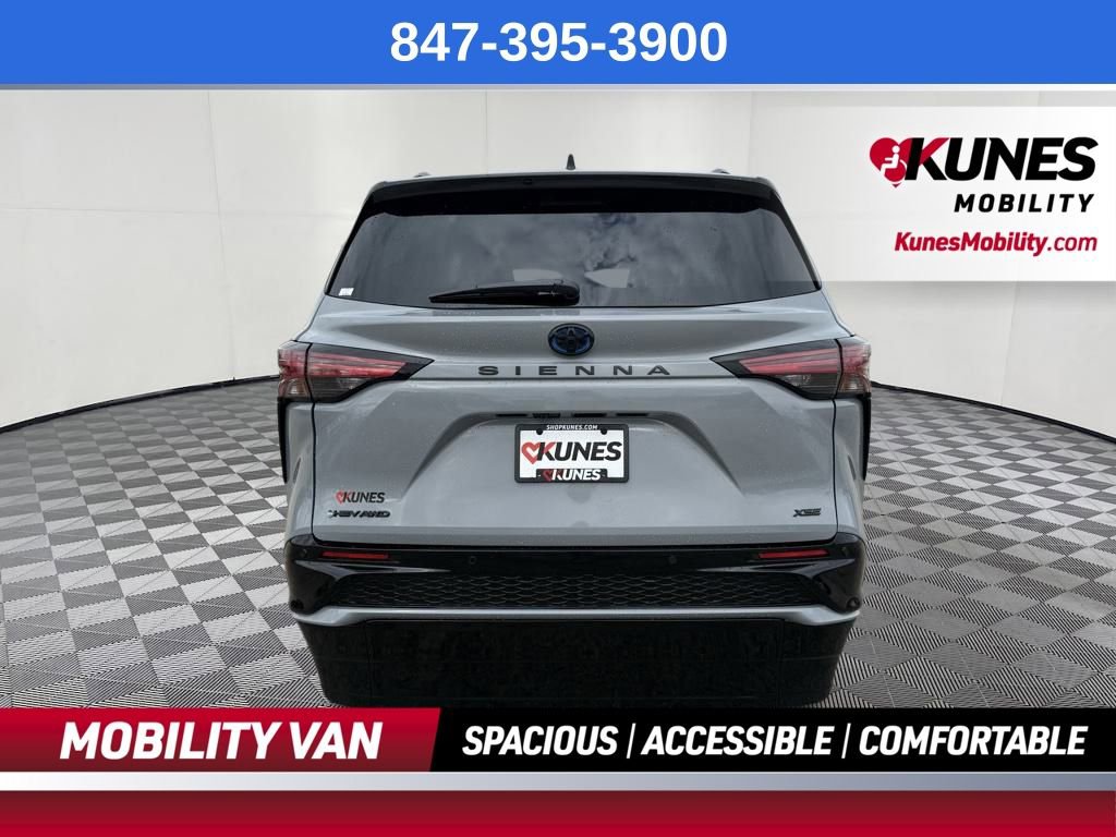 Used 2025 Toyota Sienna XSE w/ XSE Plus Package AWD/4WD image 6