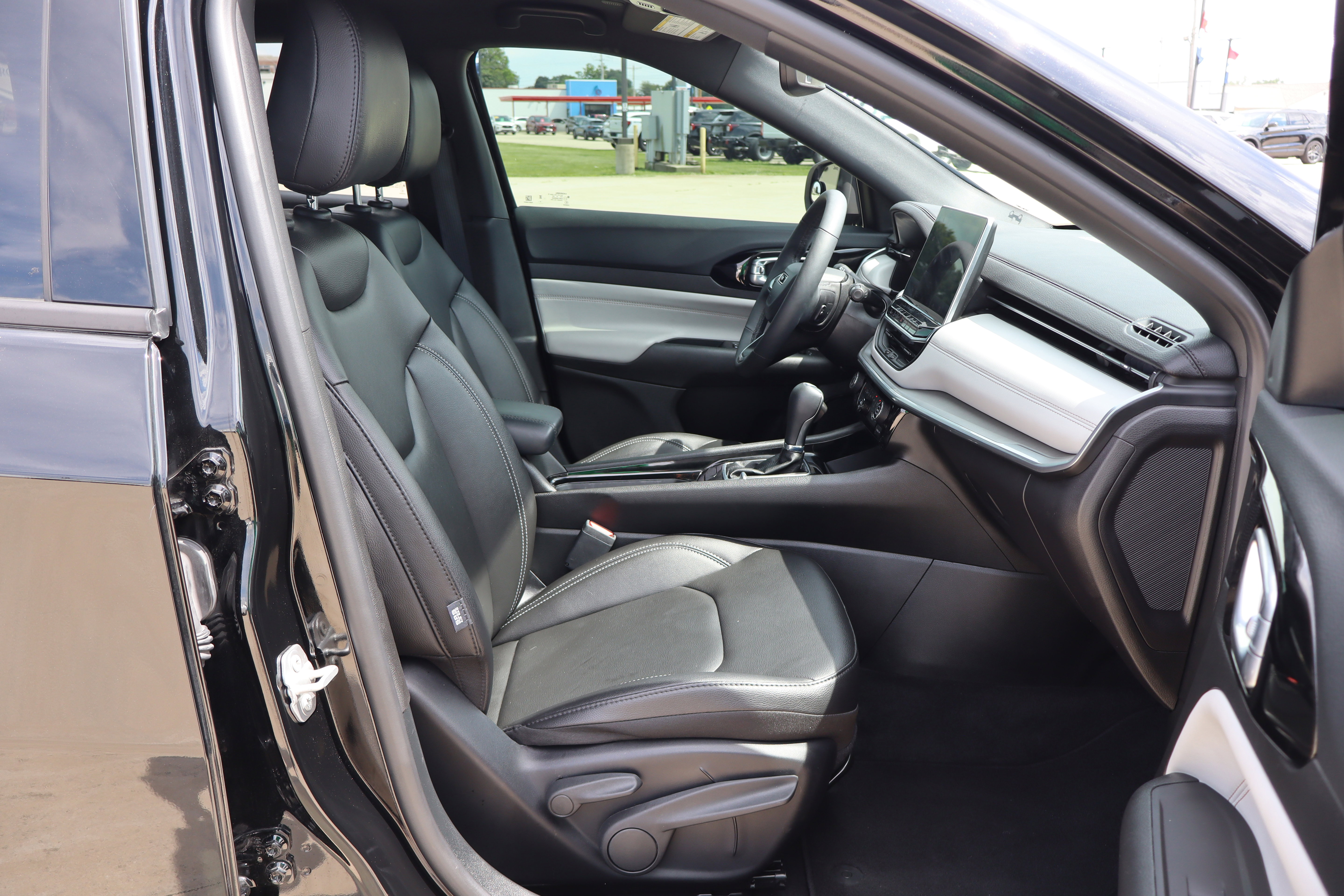 Used 2025 Jeep Compass Limited AWD/4WD image 12