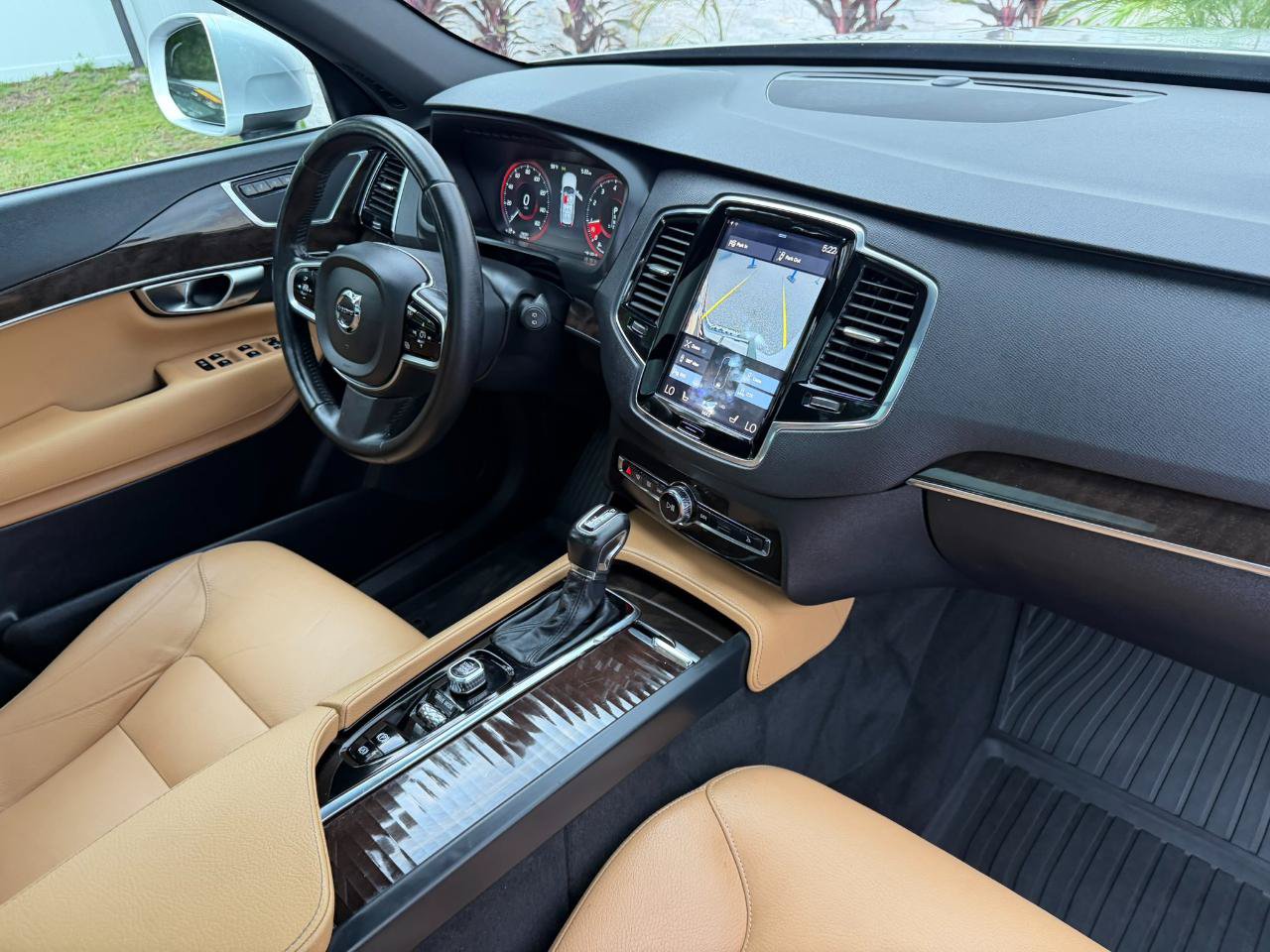 Used 2018 Volvo XC90 T6 Momentum w/ Convenience Package AWD/4WD image 52