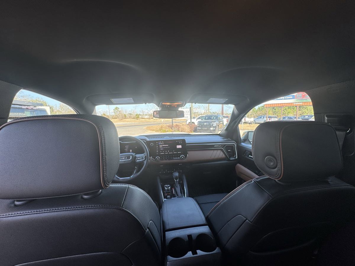 Used 2025 GMC Canyon AT4 w/ AT4 Premium Package AWD/4WD image 11