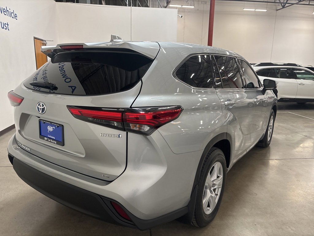 Used 2021 Toyota Highlander LE image 6