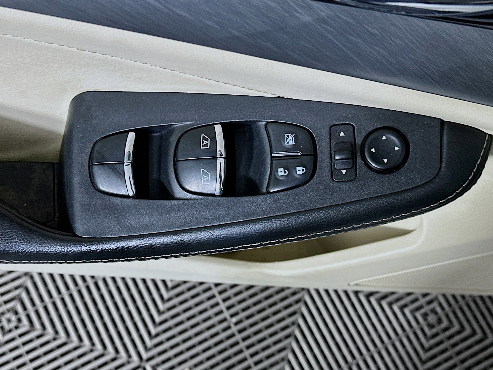 Used 2017 Nissan Maxima 3.5 SV FWD image 15