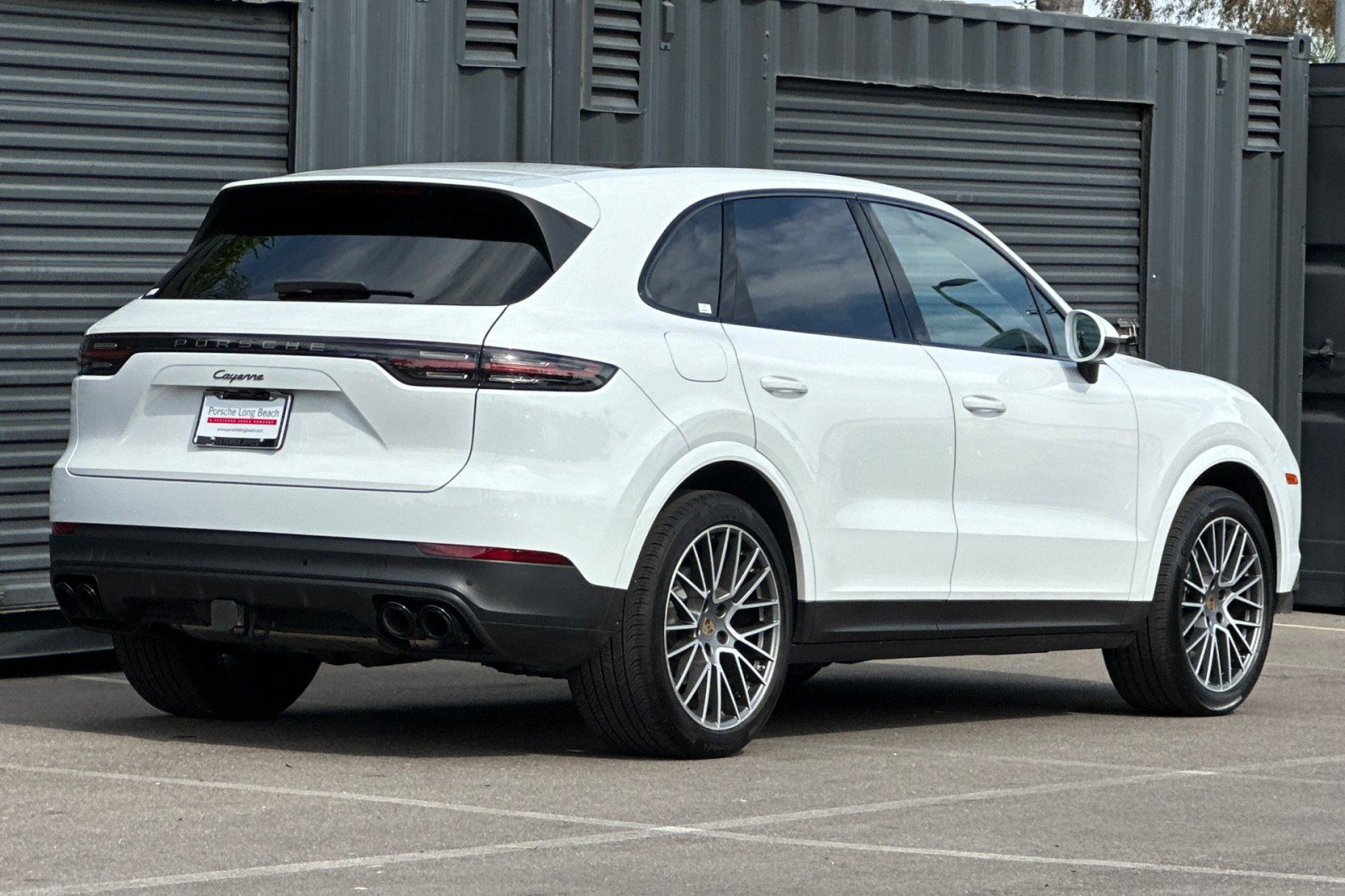 Used 2023 Porsche Cayenne Platinum Edition image 8